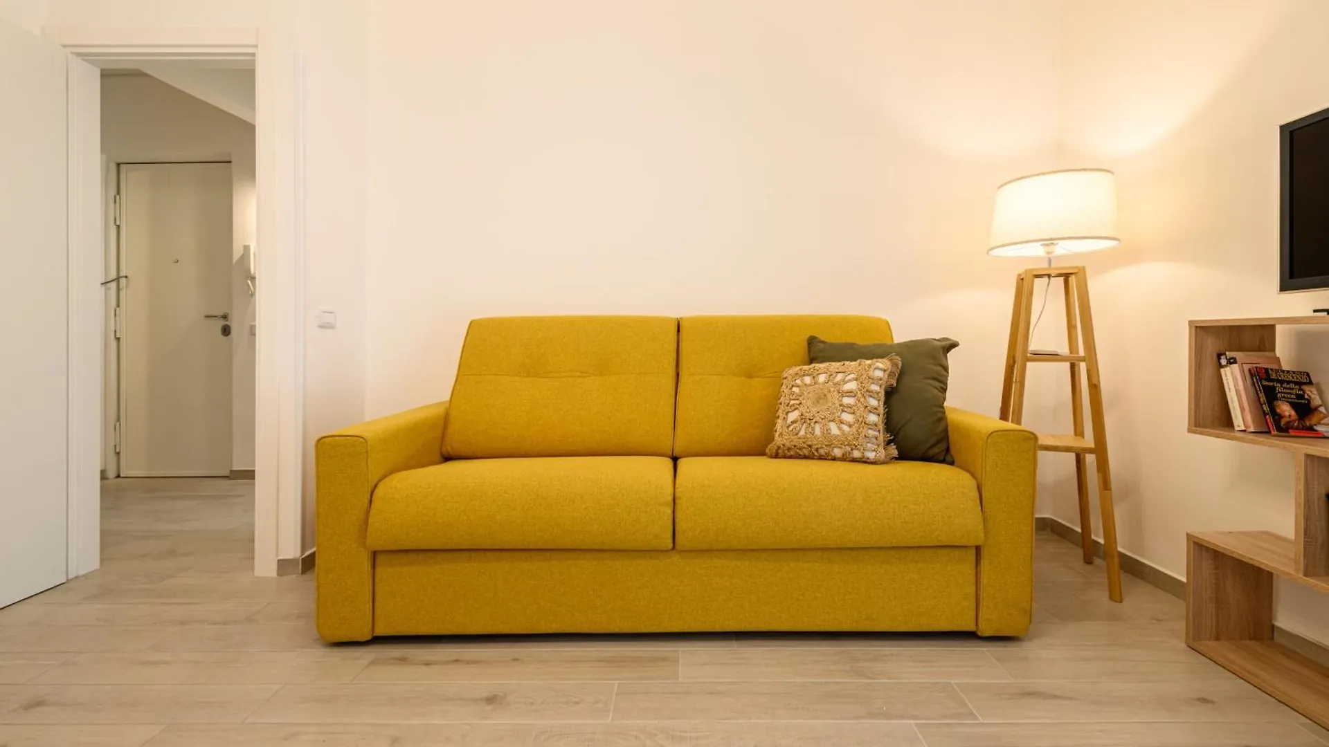 Apartment Pulcinella Home - Chic E Comfort In Central City Naples Italy
