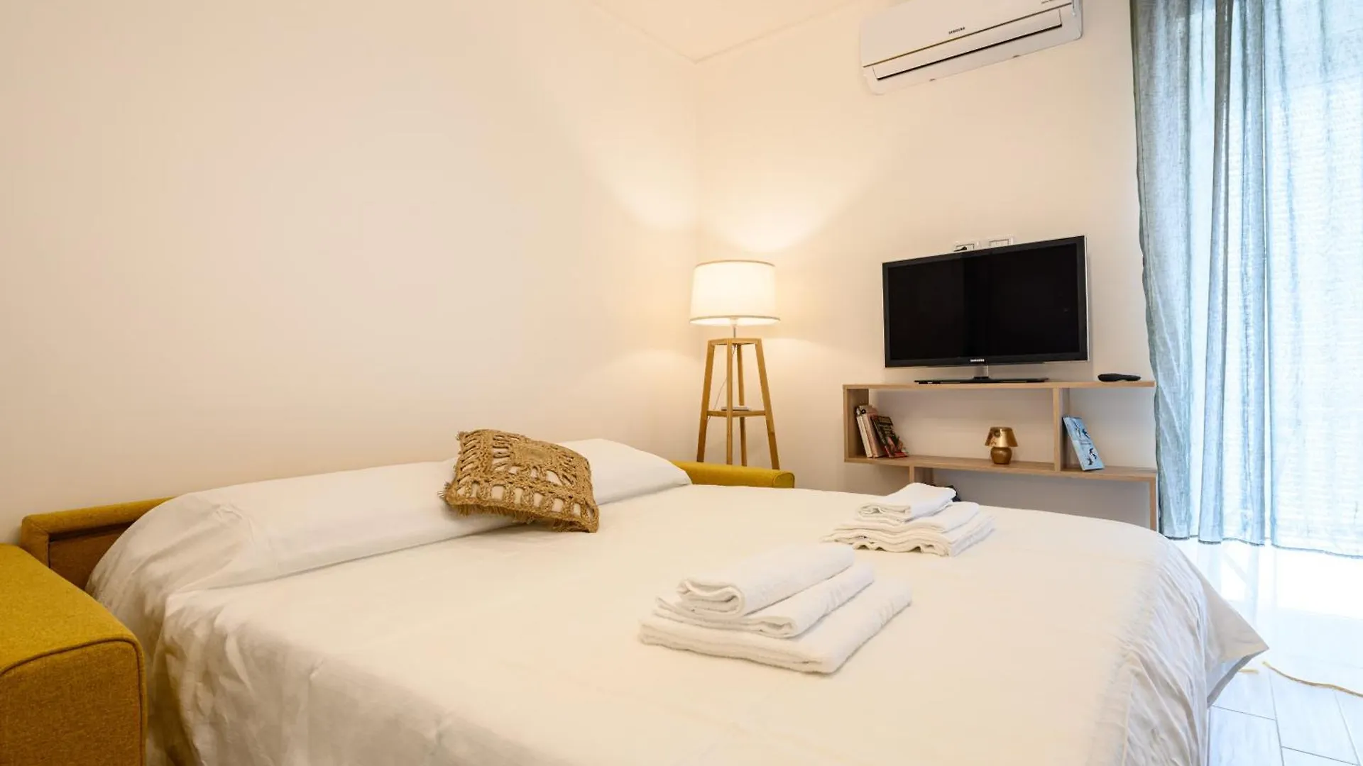 Pulcinella Home - Chic E Comfort In Central City Naples 0*,  Italy